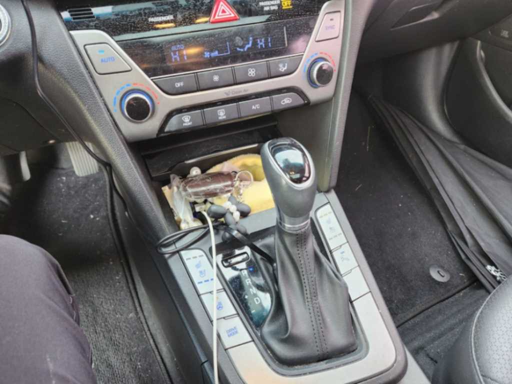 HYUNDAI Avante - Vista 8