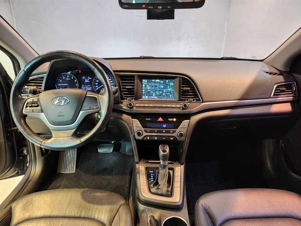 HYUNDAI Avante - Vista 8