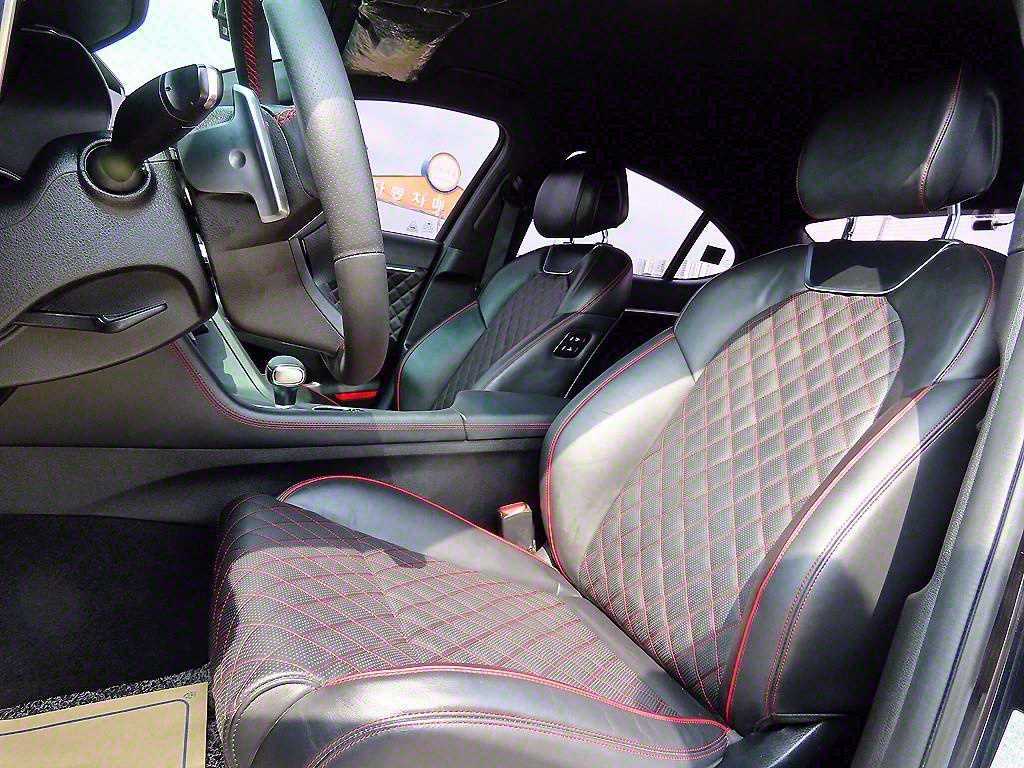 Genesis G70 - Vista 5