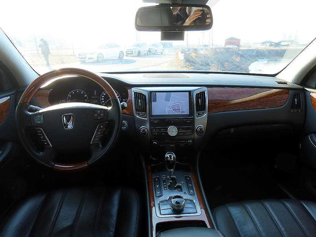 HYUNDAI Equus - Vista 9