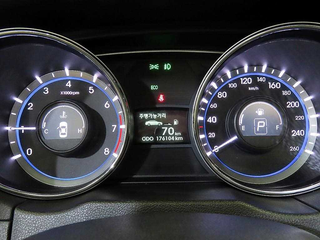 HYUNDAI Sonata - Vista 9