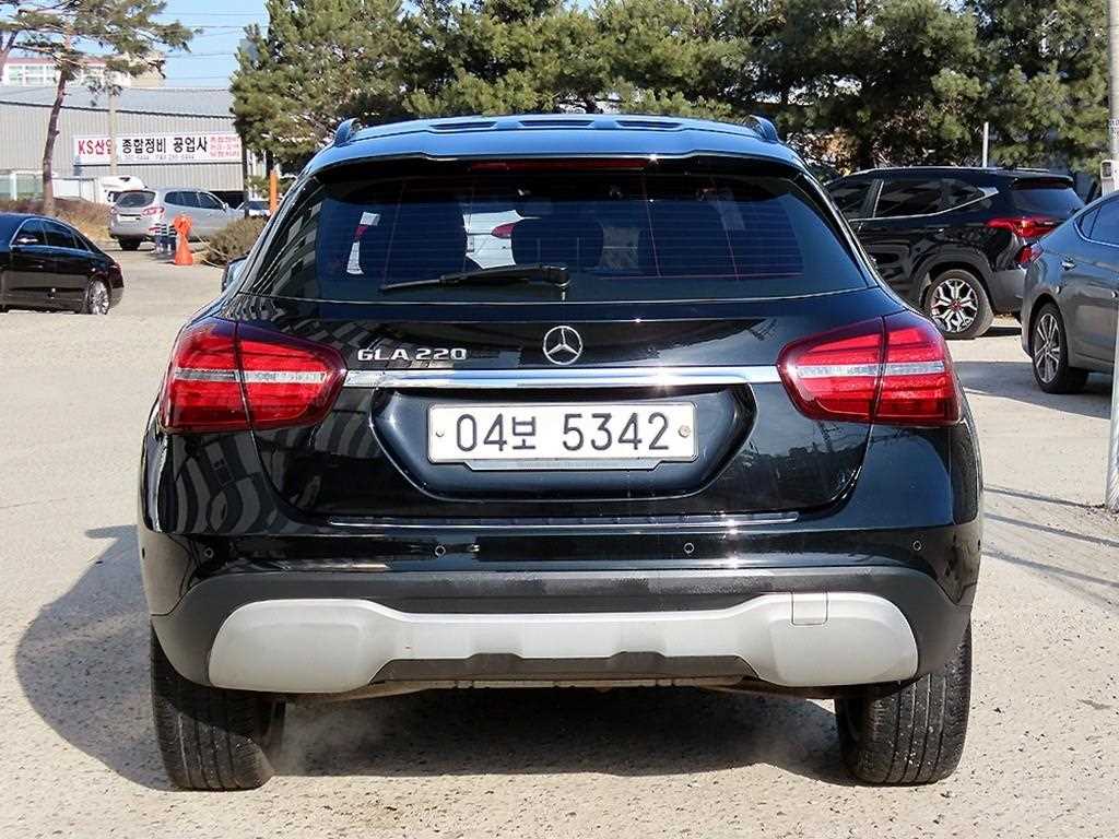 Mercedes Benz GLA Class - Vista 4
