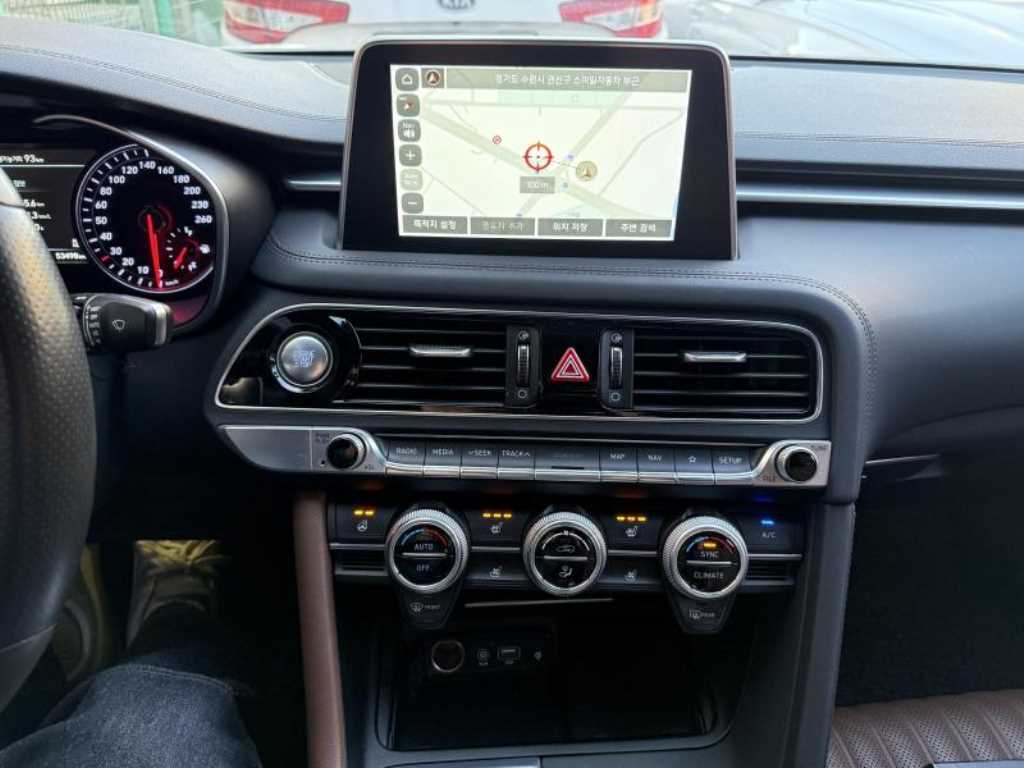 Genesis G70 - Vista 8