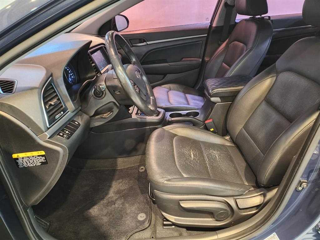 HYUNDAI Avante - Vista 10