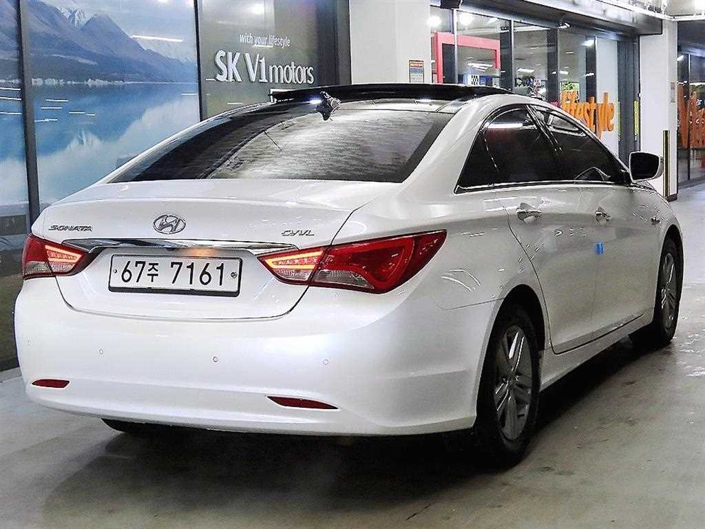 HYUNDAI Sonata - Vista 4