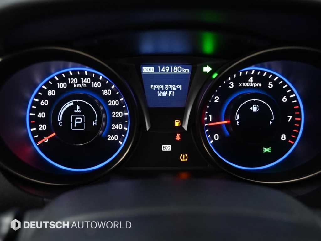 HYUNDAI Genesis - Vista 8