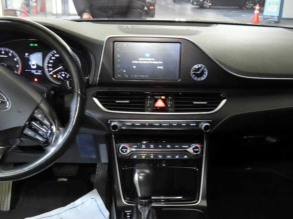 HYUNDAI Grandeur - Vista 11