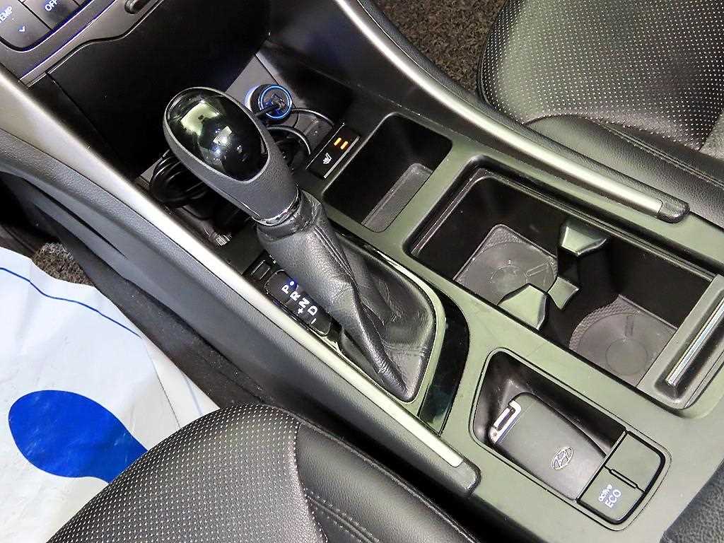 HYUNDAI Sonata - Vista 12