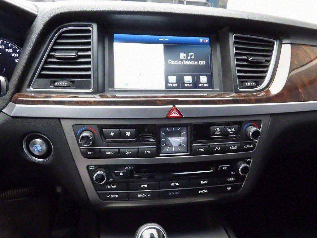 HYUNDAI Genesis - Vista 9