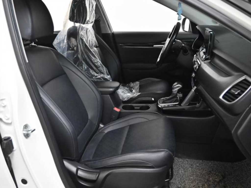 KIA Seltos - Vista 10
