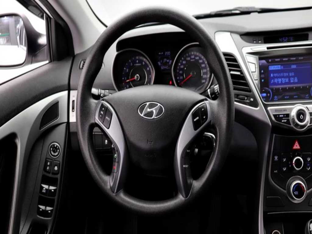 HYUNDAI Avante - Vista 6