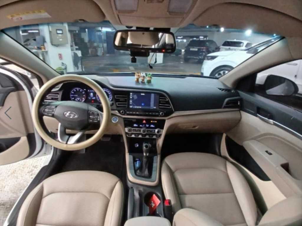 HYUNDAI Avante - Vista 6