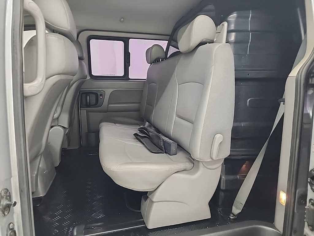 HYUNDAI Starex - Vista 12