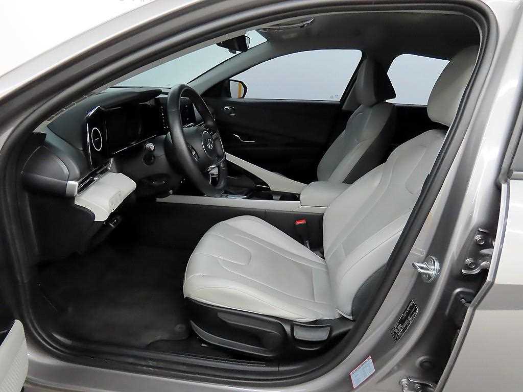 HYUNDAI Avante - Vista 5