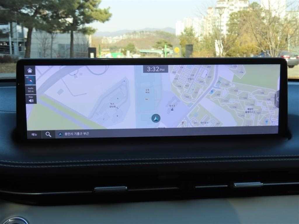 Genesis GV70 - Vista 8