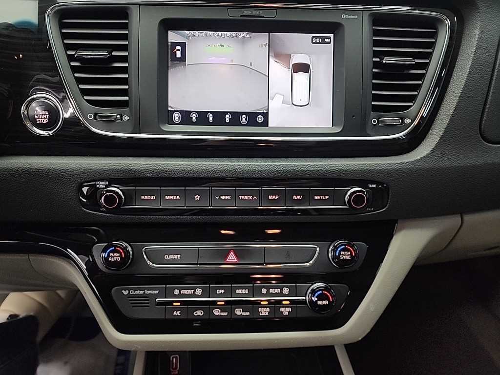 KIA Carnival - Vista 10