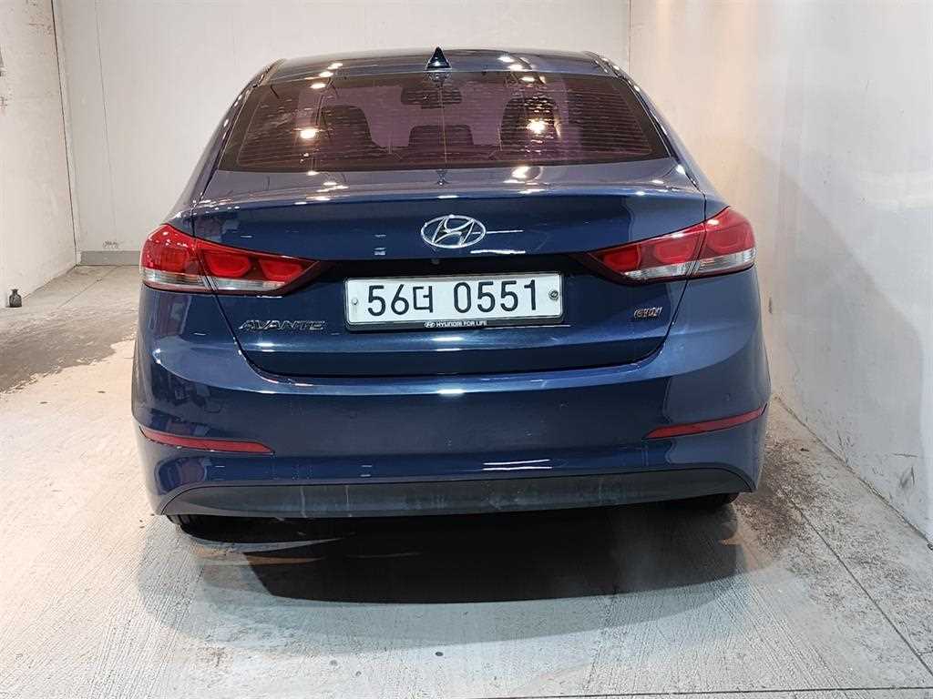 HYUNDAI Avante - Vista 3