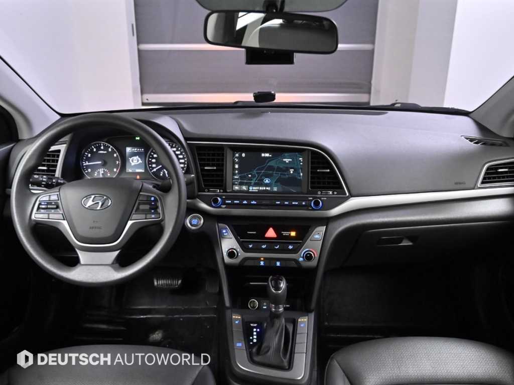 HYUNDAI Avante - Vista 7