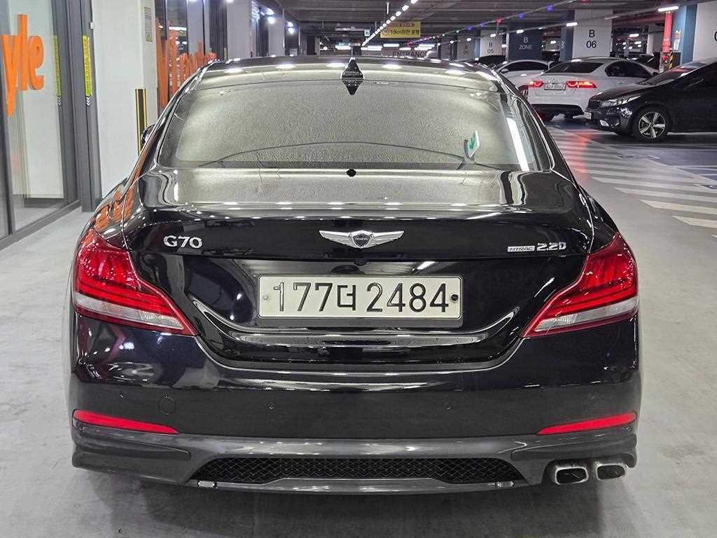 Genesis G70 - Vista 6