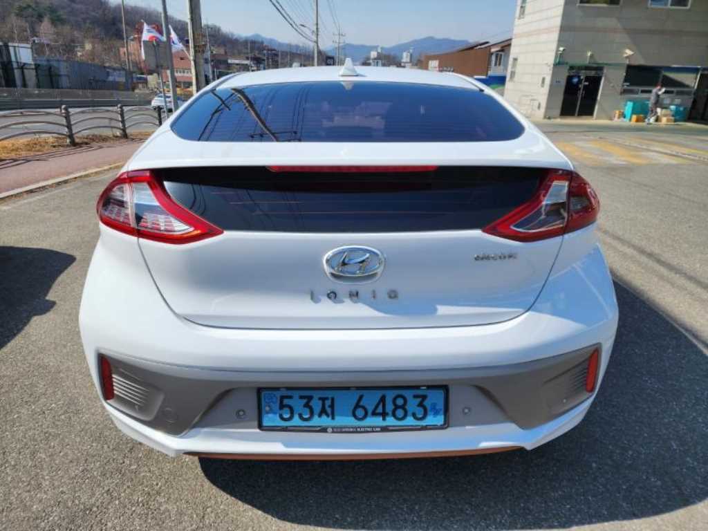 HYUNDAI Ioniq - Vista 6