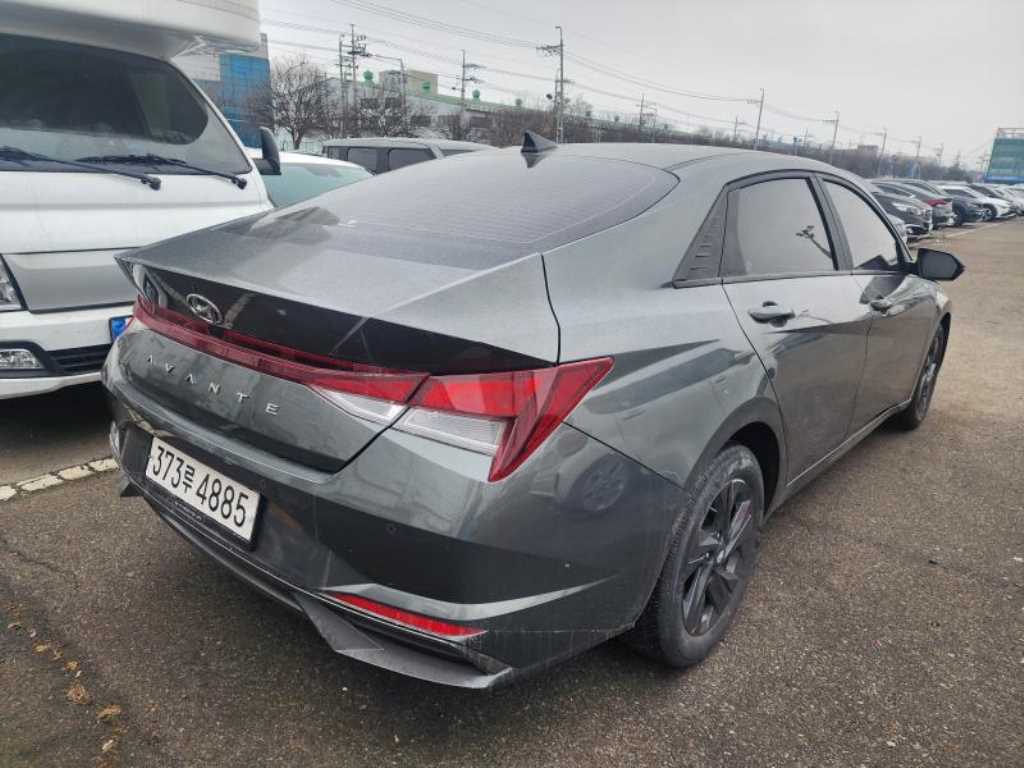 HYUNDAI Avante - Vista 3