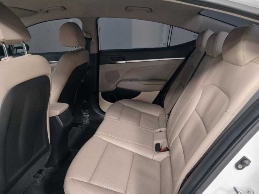 HYUNDAI Avante - Vista 8