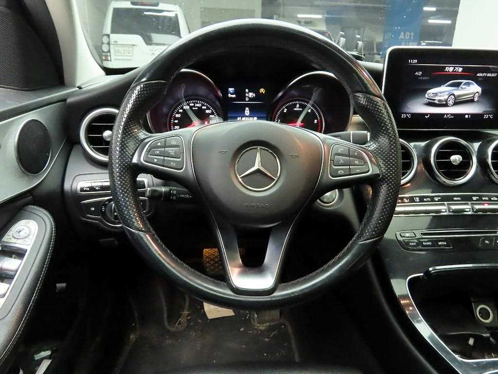 Mercedes Benz C Class - Vista 8