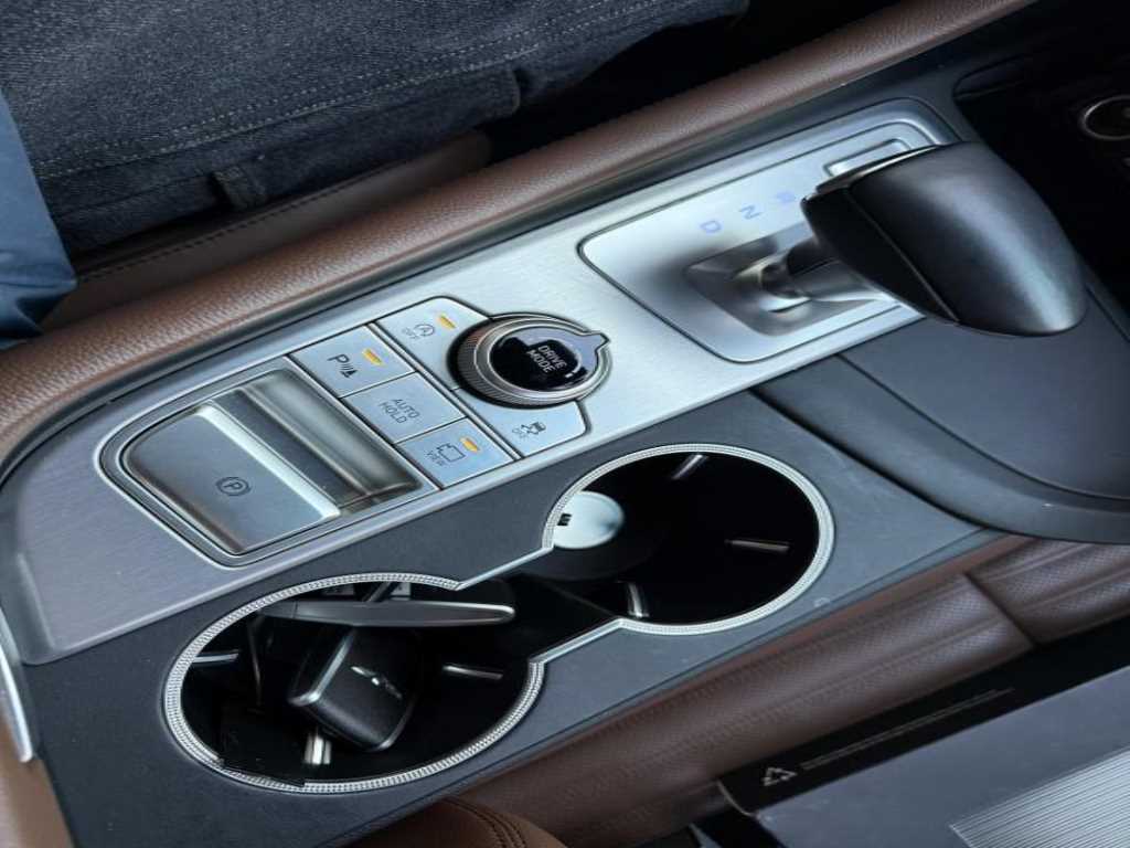 Genesis G70 - Vista 10