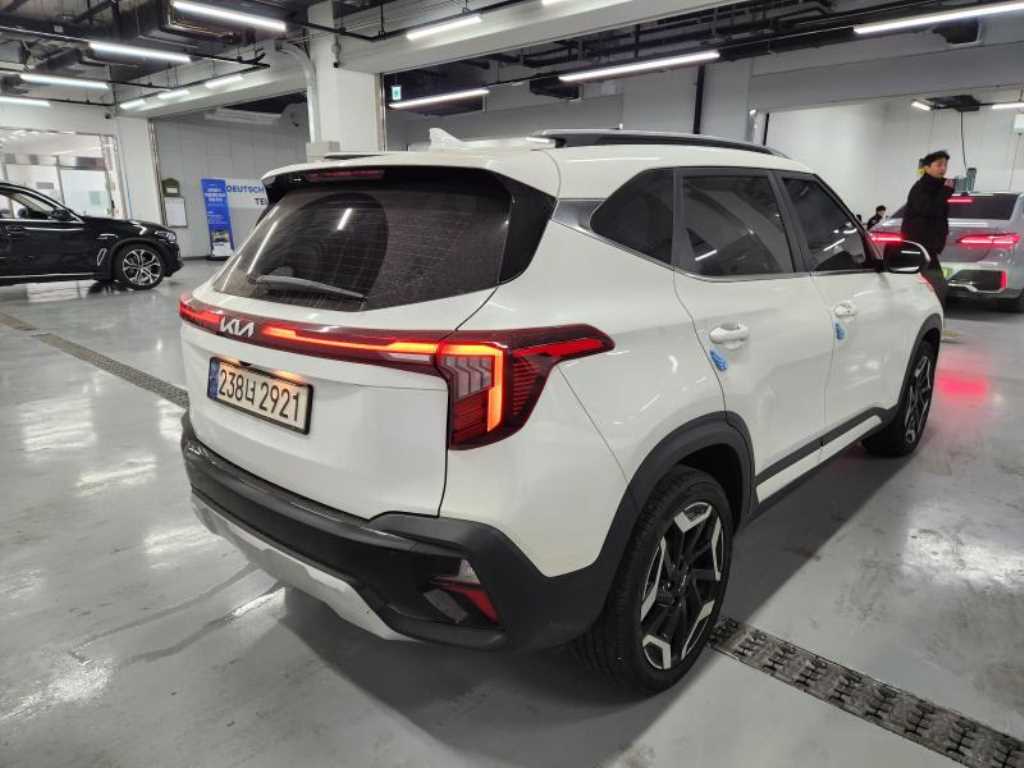 KIA Seltos - Vista 4