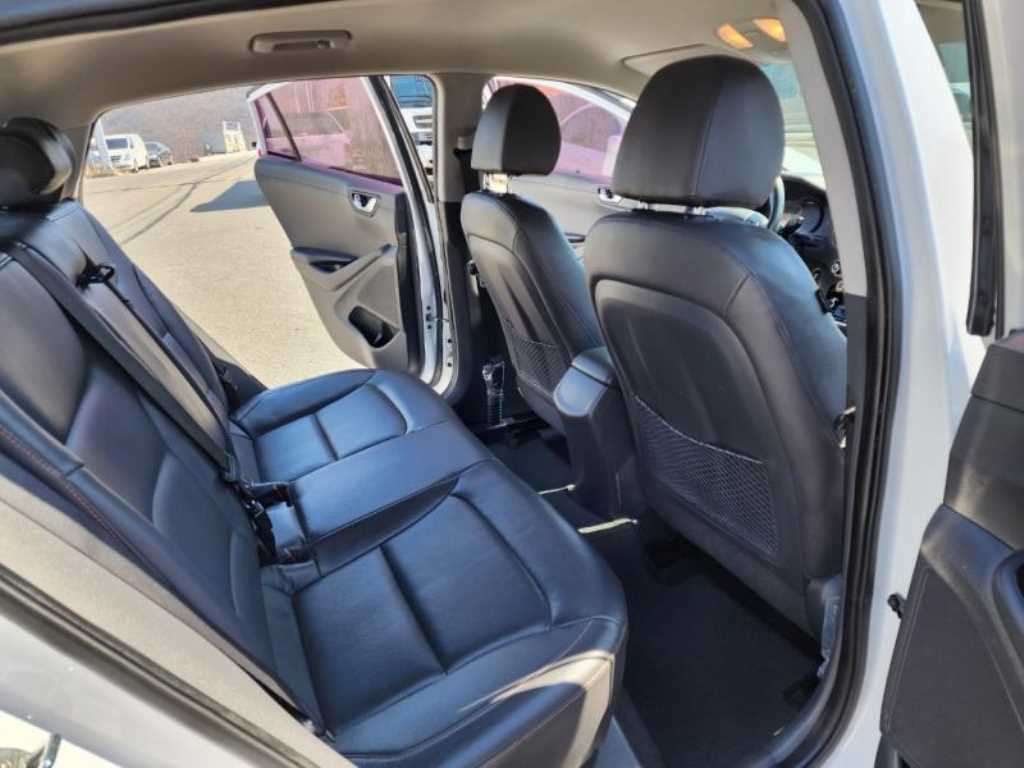 HYUNDAI Ioniq - Vista 9