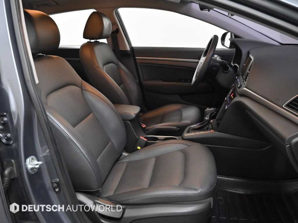 HYUNDAI Avante - Vista 10