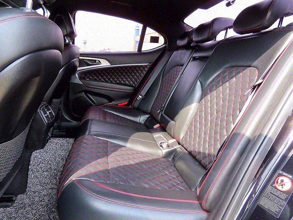 Genesis G70 - Vista 6