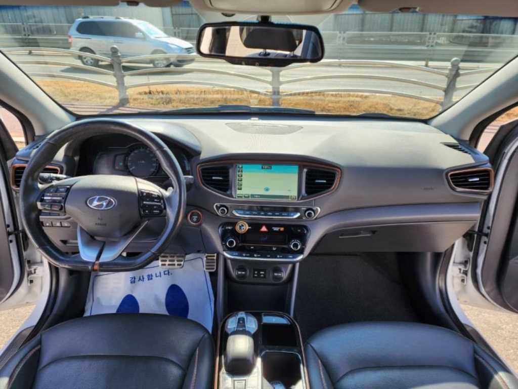 HYUNDAI Ioniq - Vista 10