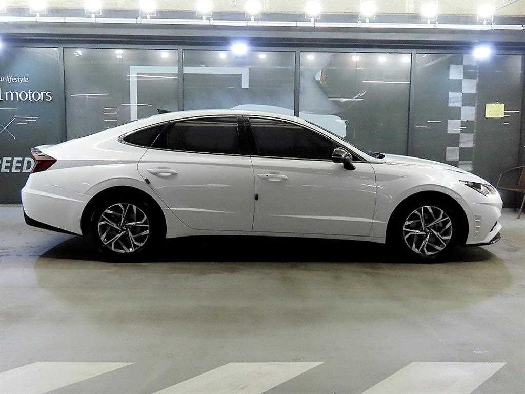 HYUNDAI Sonata - Vista 3