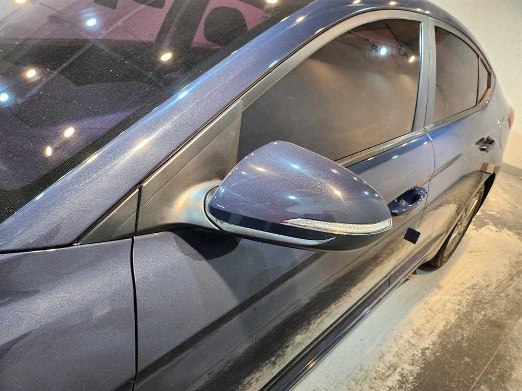 HYUNDAI Avante - Vista 5