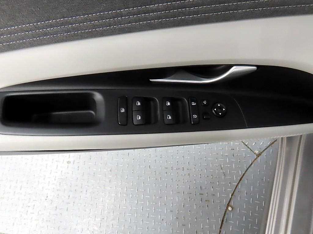 HYUNDAI Avante - Vista 11