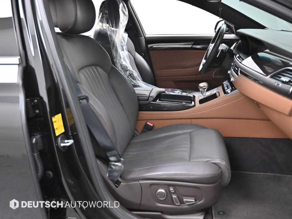 Genesis G90 - Vista 10