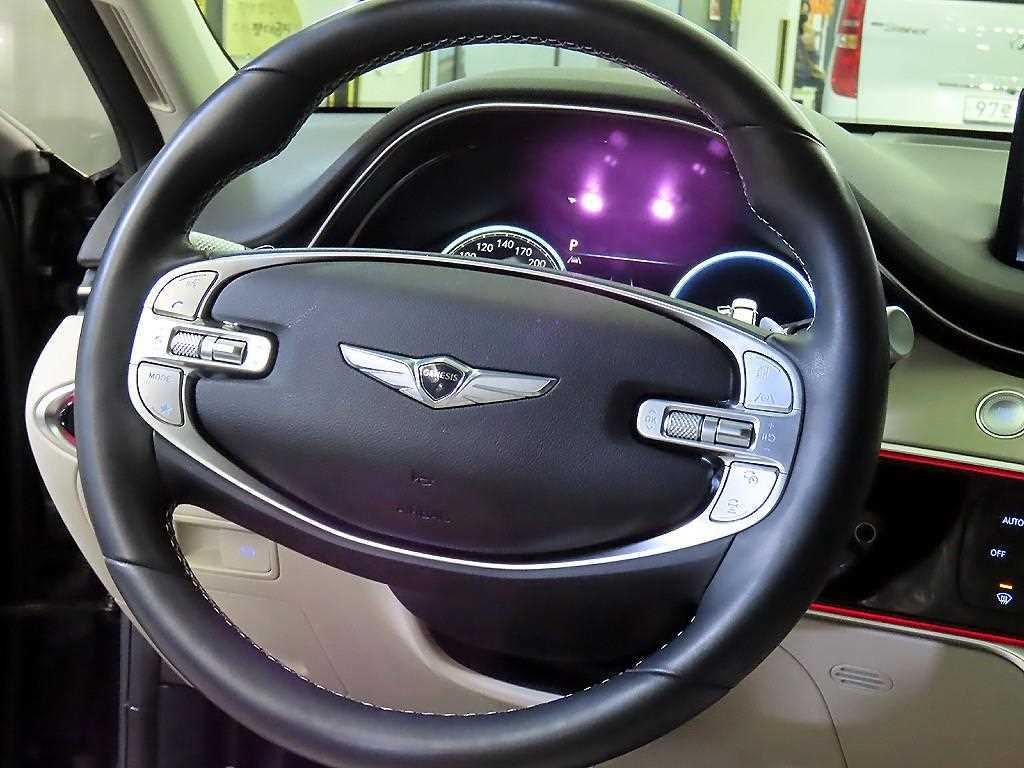 Genesis GV70 - Vista 8