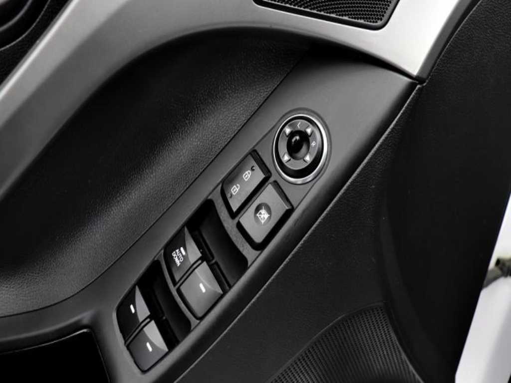 HYUNDAI Avante - Vista 11