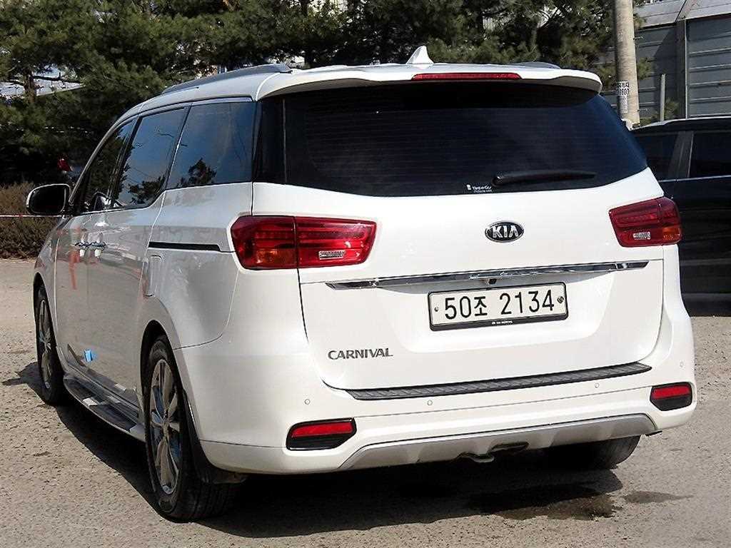 KIA Carnival - Vista 3