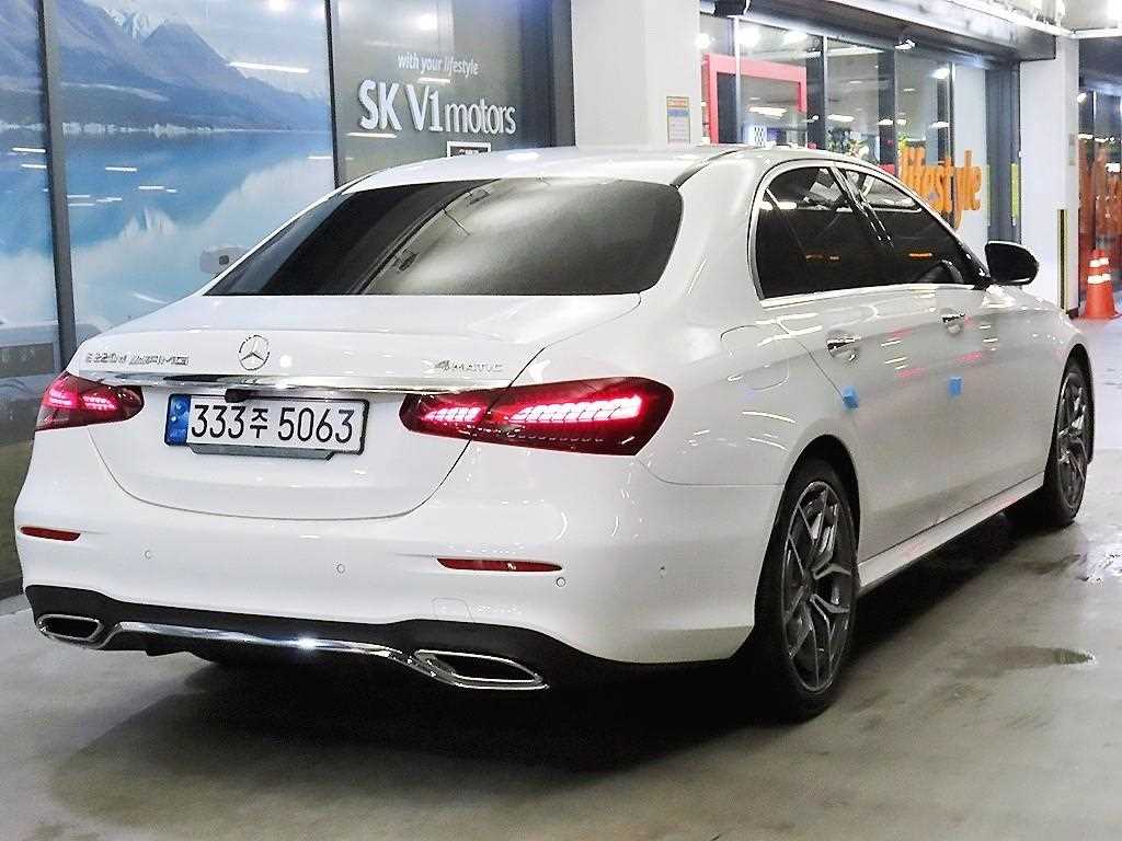 Mercedes Benz E class - Vista 4