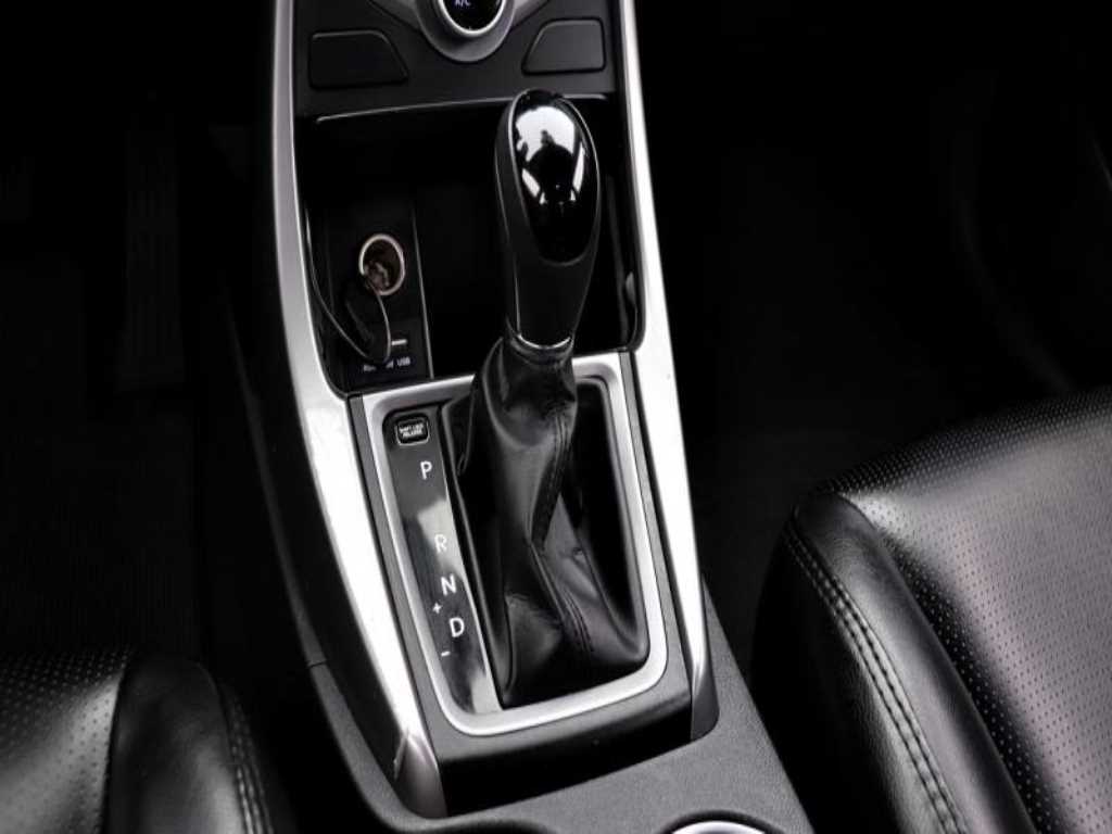 HYUNDAI Avante - Vista 7