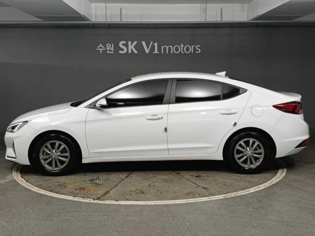 HYUNDAI Avante - Vista 4