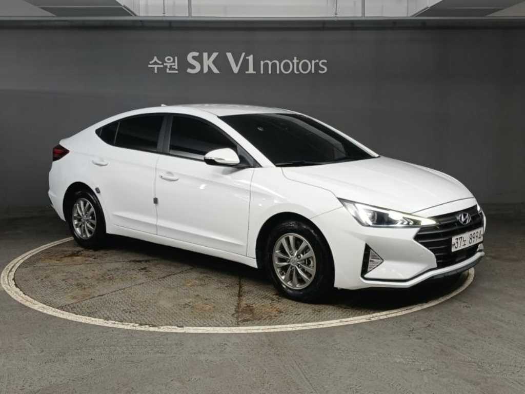 HYUNDAI Avante - Vista 3