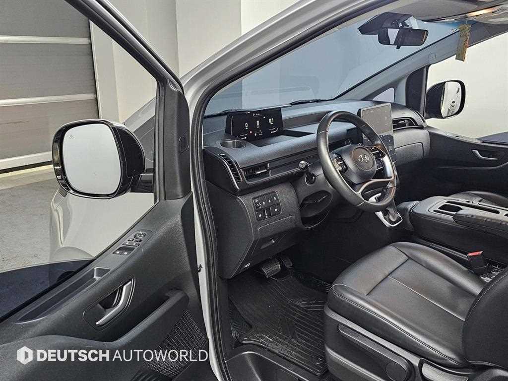 HYUNDAI Staria - Vista 11