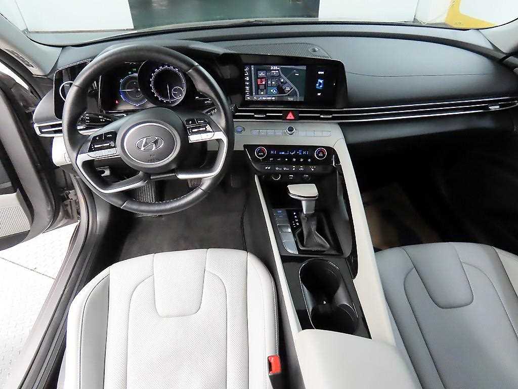 HYUNDAI Avante - Vista 7