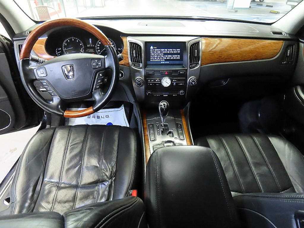 HYUNDAI Equus - Vista 10