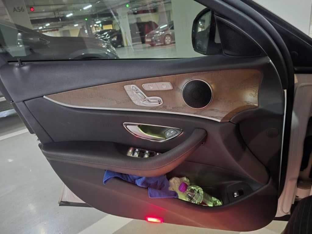 Mercedes Benz E class - Vista 7