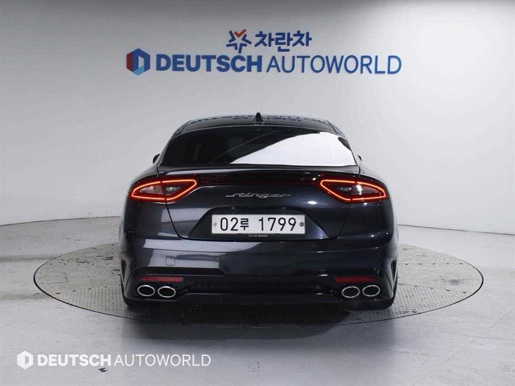 KIA Stinger - Vista 5