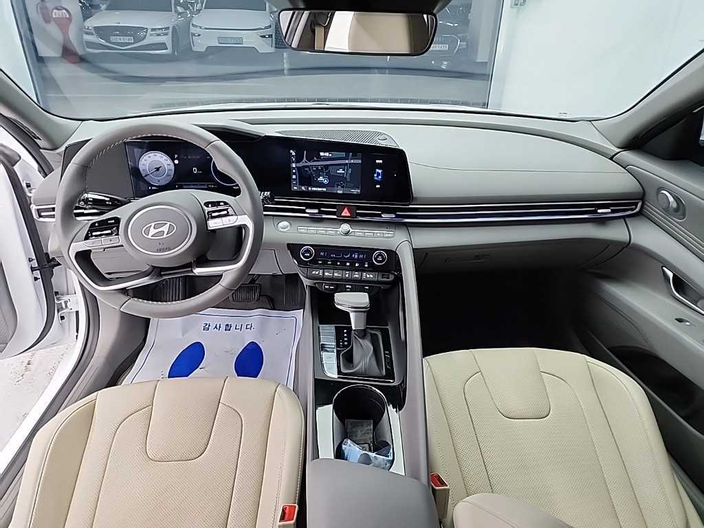 HYUNDAI Avante - Vista 7